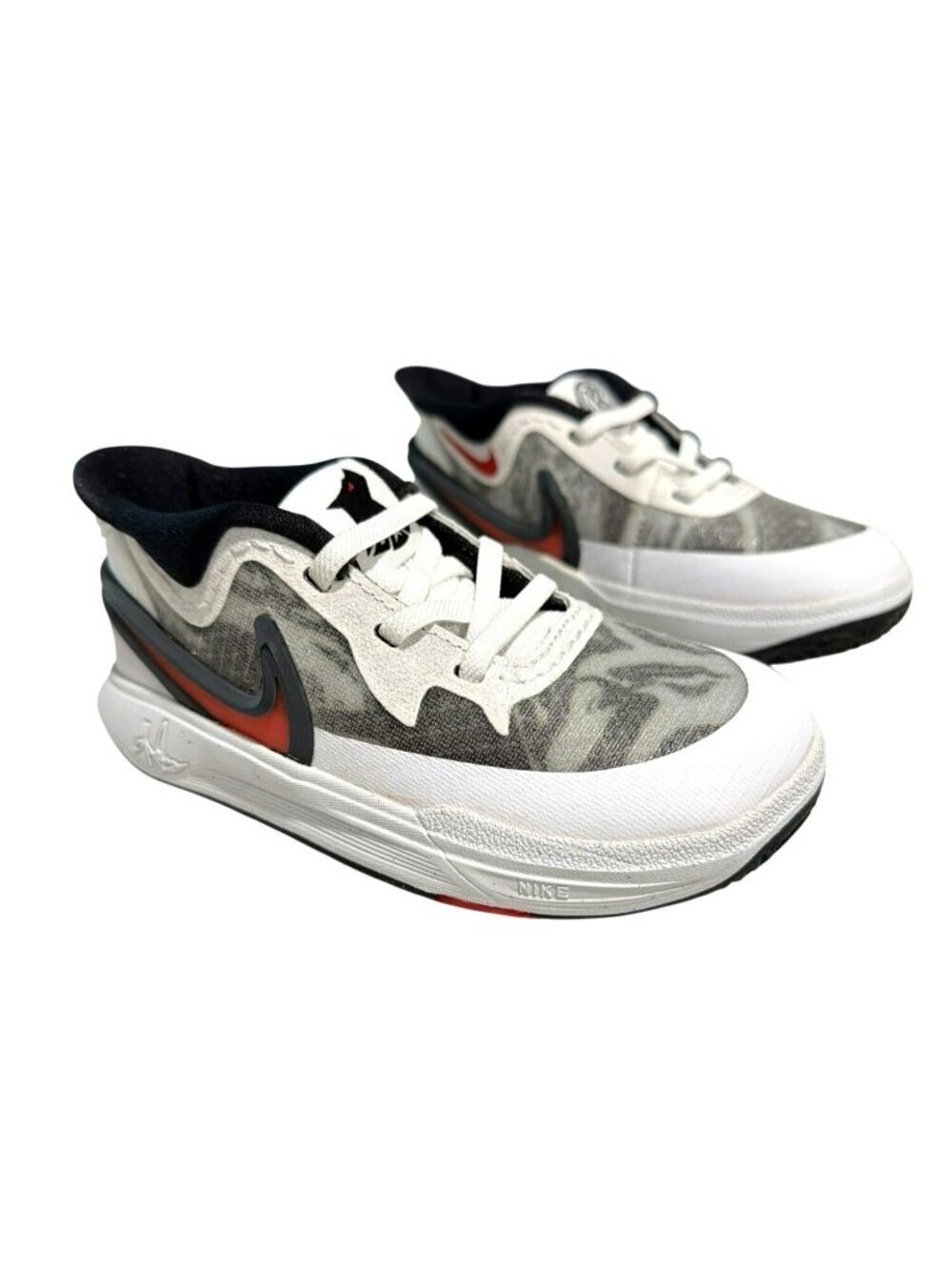 Nike Kids Kyrie Infinity Basketball Shoes White/Gray Size 8C DQ8081-100